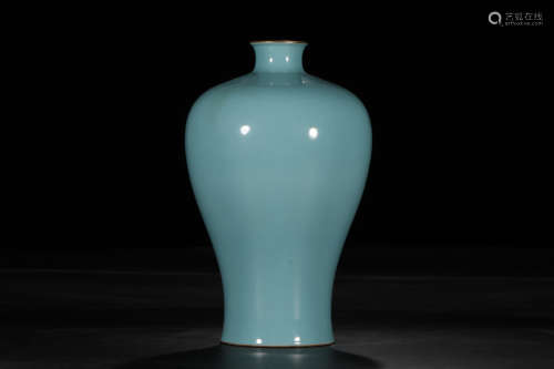A Chinese Turquoise Glazed Porcelain Meiping Vase