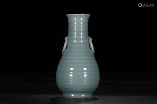A Chinese Longquan-typed Porcelain Vase