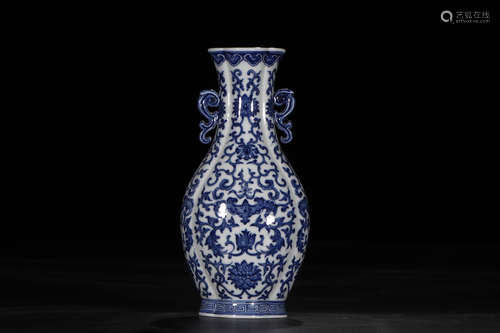 A Chinese Blue and White Porcelain Vase .