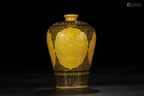 A Chinese Yellow Porcelain Meiping Vase