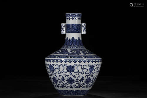A Chinese Blue and White Porcelain Zun Patterned with Eight Buddhist Treasures