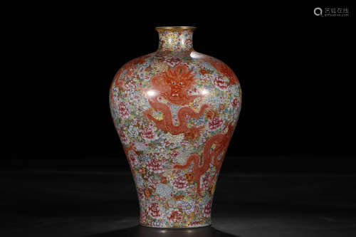 A Chinese Famille Rose Porcelain Meiping Vase with Gilt Iron Red  Dragons