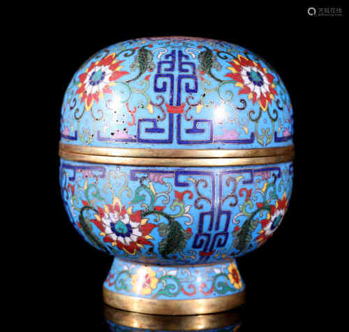 A Chinese Cloisonne Round Powder Box