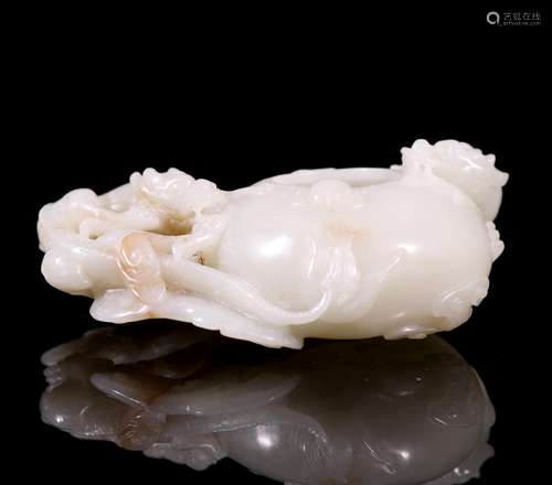 A Chinese Hetian Jade Brush Washer Shaped in Two Dragons.