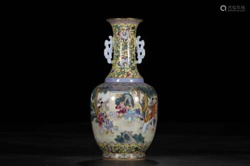 A Chinese Famille Rose Porcelain Vase