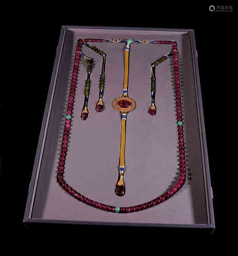 The Chinese Tourmaline Beads Court Necklace.