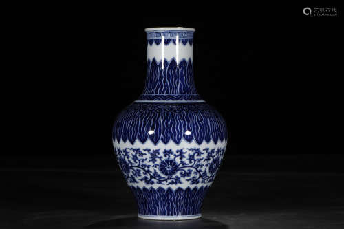 A Chinese Blue and White Porcelain Floral Vase.