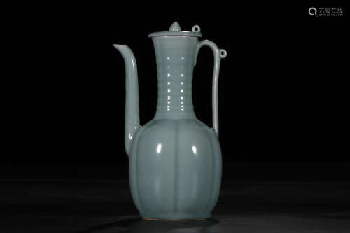 A Chinese Longquan-typed Porcelain Wine Pot