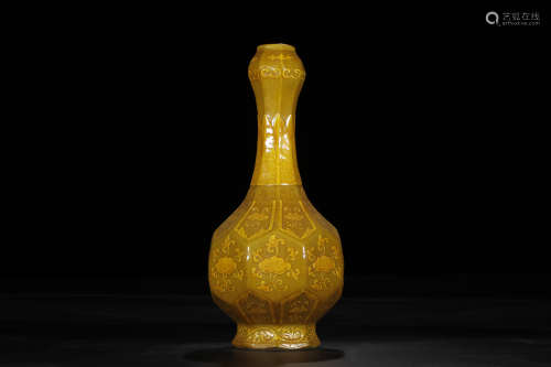 A Chinese Yellow Glazed Garlic-mouth Porcelain Vase