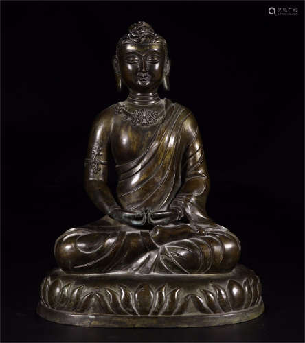 A CHINESE BRONZE FIGURE OF SEATED GUANYIN