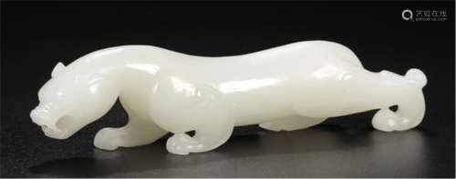 A CHINESE WHITE JADE DRAGON TABLE ITEM