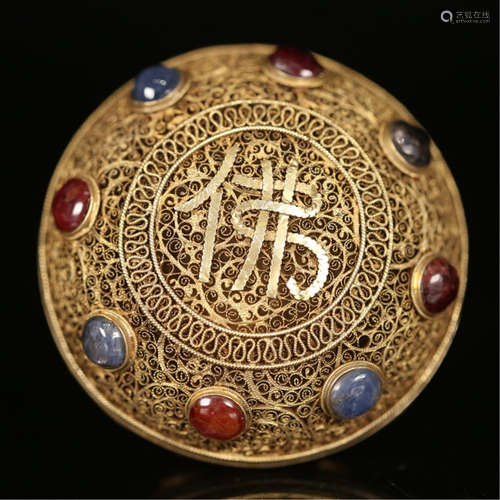 A CHINESE GILT SILVER GEM STONE INLAID ROUND LIDDED BOX