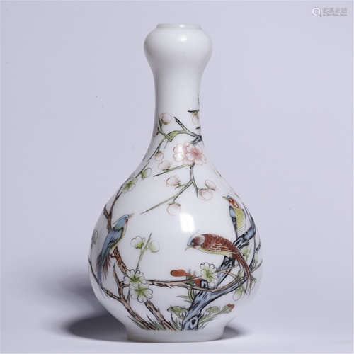 A CHINESE PORCELAIN FAMILLE GARLIC HEAD VASE