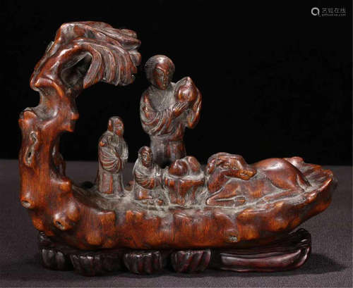 A CHINESE AGALWOOD CARVED TABLE ITEM