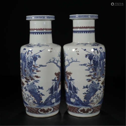 A PAIR OF CHINESE PORCELAIN BLUE AND WHITE FLOWER VASE