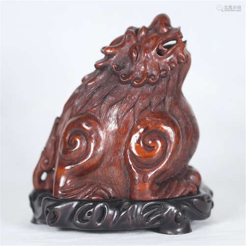 A CHINESE ARCHAIC BAMBOO CARVED BEAST TABLE ITEM