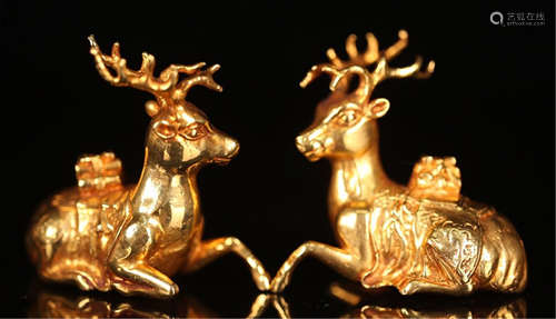 A PAIR OF CHINESE GILT BRONZE DEERS TABLE ITEM