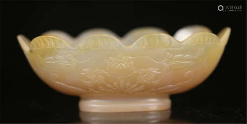 A CHINESE AGATE FLOWER SHAPED BRUSH WASHER