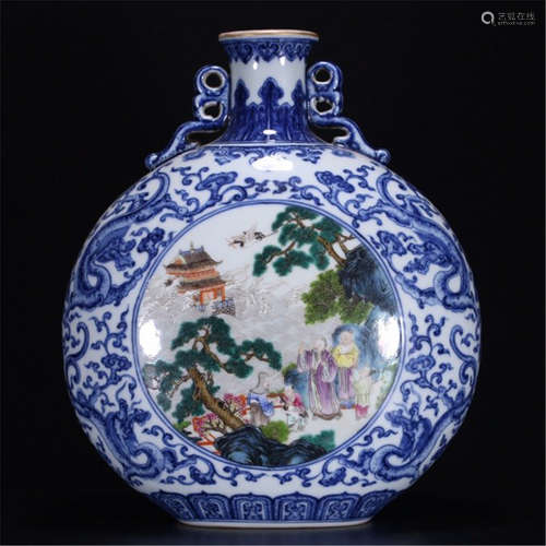 A CHINESE PORCELAIN BLUE AND WHITE FAMILLE ROSE FLAT VASE