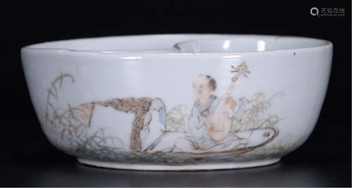 A CHINESE PORCELAIN FIGURE COLOR BRUSH WASHER