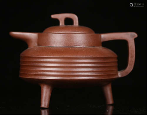 A CHINESE ZISHA CLAY TRIPLE FEET TEA POT