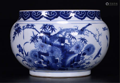 A CHINESE PORCELAIN BLUE AND WHITE FLOWER BIRD FOOD FEEDER