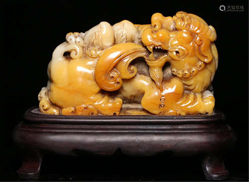 A CHINESE CARVED SOAP STONE BEAST SEAL