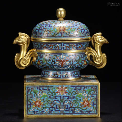 A CHINESE CLOISONNE BEAST HANDLE LIDDED BOTTLE