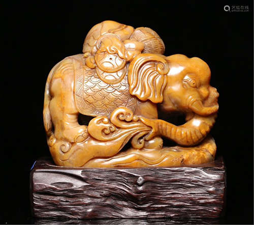 A CHINESE CARVED SOAP STONE ELEPHANT SEAL