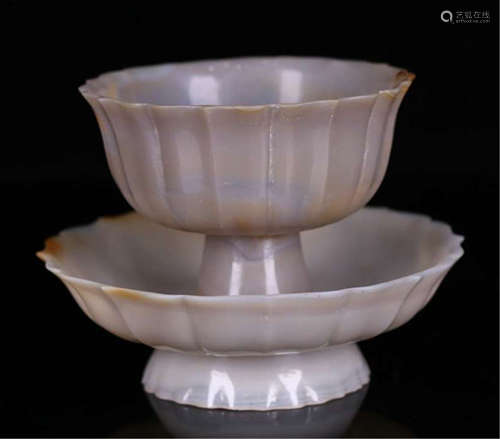 A CHINESE AGATE CUP WITH PLATE