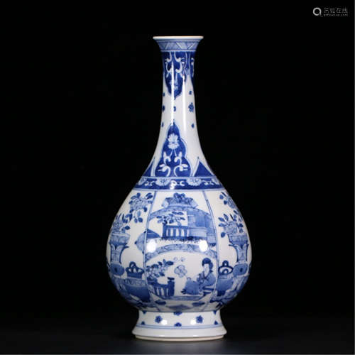 A CHINESE PORCELAIN BLUE AND WHITE FIGURE VASE