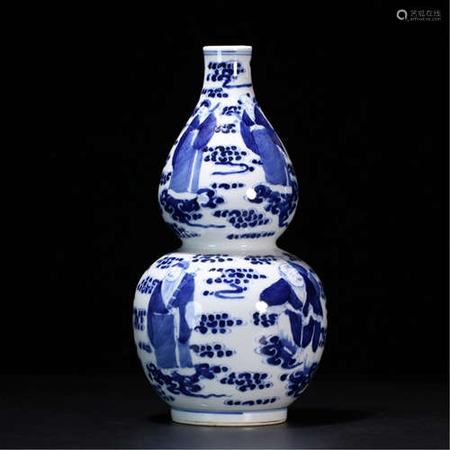 A CHINESE PORCELAIN BLUE AND WHITE EIGHT IMMORTALS GOURD VASE