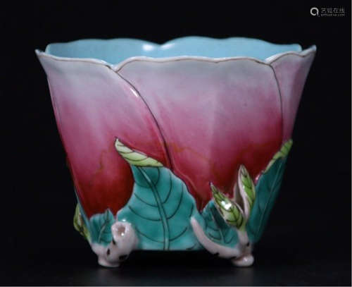 A CHINESE PORCELAIN FAMILLE ROSE FLOWER CUP