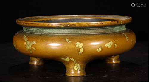 A CHINESE BRONZE ROUND INCENSE BURNER