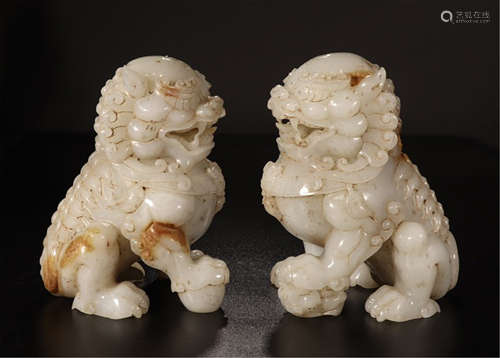 A PAIR OF CHINESE CARVED JADE LION PLAYING BALL TABLE ITEM