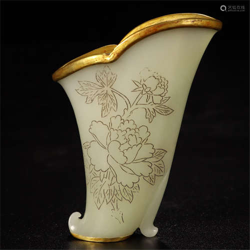 A CHINESE CARVED JADE GOLD INLAID FLOWER CUP