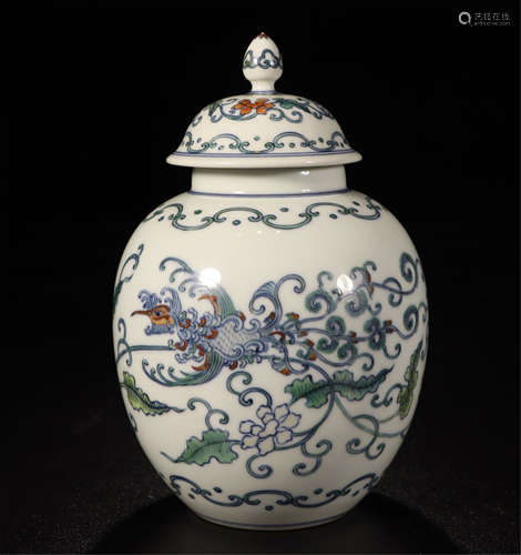 A CHINESE PORCELAIN DOUCAI PHOENIX LIDDED JAR