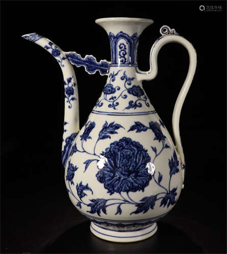 A CHINESE PORCELAIN BLUE AND WHITE FLOWER KETTLE