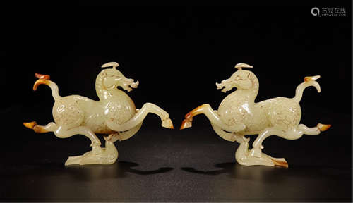 A CHINESE CARVED JADE HORSE TABLE ITEMS