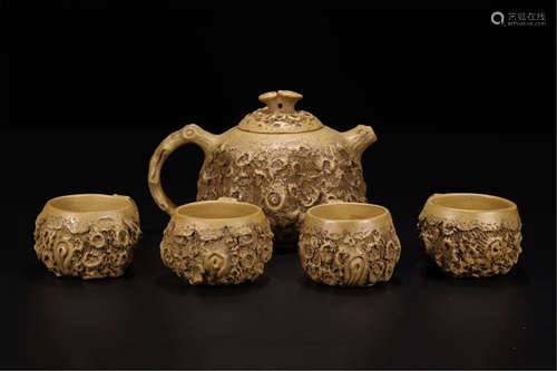 A SET OF CHINESE ZISHA CLAY TREE SHAPE TEA POT WITH FOUR CUPS