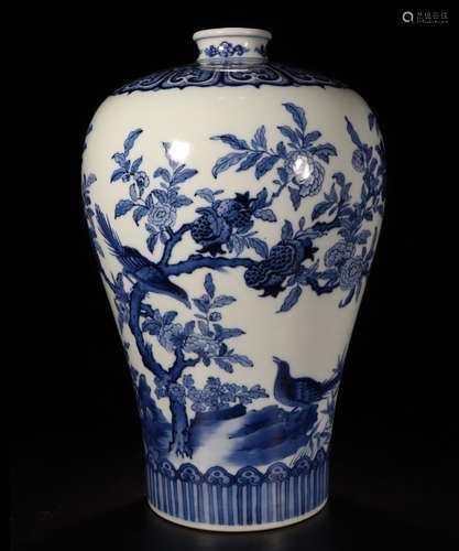 A CHINESE PORCELAIN BLUE AND WHITE BIRD MEI VASE