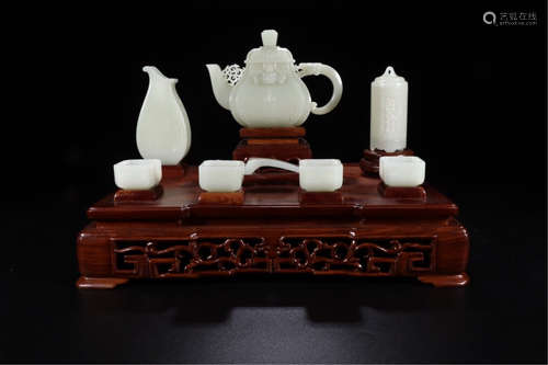 A SET OF CHINESE CARVED JADE TEA POT WITH CUPS