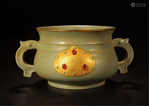 A CHINESE CELADON GLAZED GILT SILVER HANDLE INCENSE BURNER