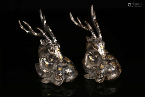 A PAIR OF CHINESE GOLD SILVER INLAID BRONZE DEER TABLE ITEMS