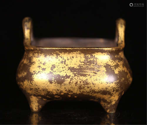 A CHINESE GILT BRONZE HANDLE SQUARE INCENSE BURNER