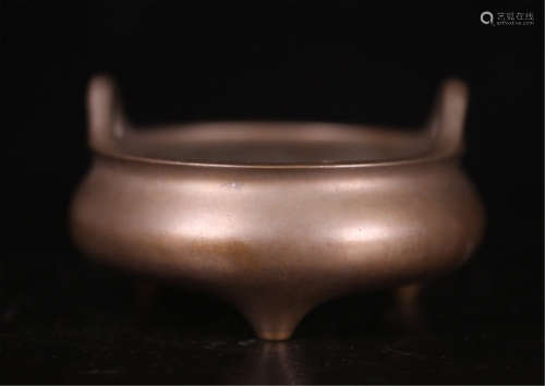 A CHINESE BRONZE HANDLE SQUARE INCENSE BURNER