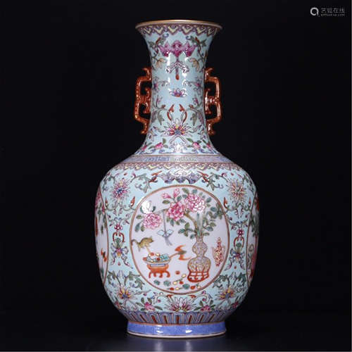 A CHINESE PORCELAIN FAMILLE ROSE FLOWER VASE