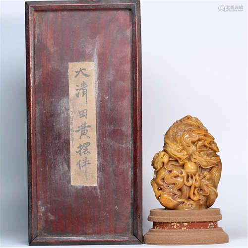 A CHINESE SOAP STONE TIANHUANG DRAGON PLAYING WITH BALL TABLE ITEM