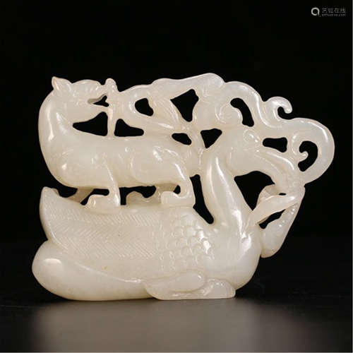 A CHINESE CARVED JADE GOOSE TABLE ITEM