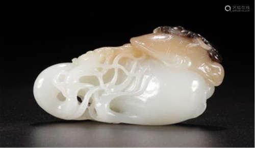 A CHINESE WHITE JADE TABLE ITEM
